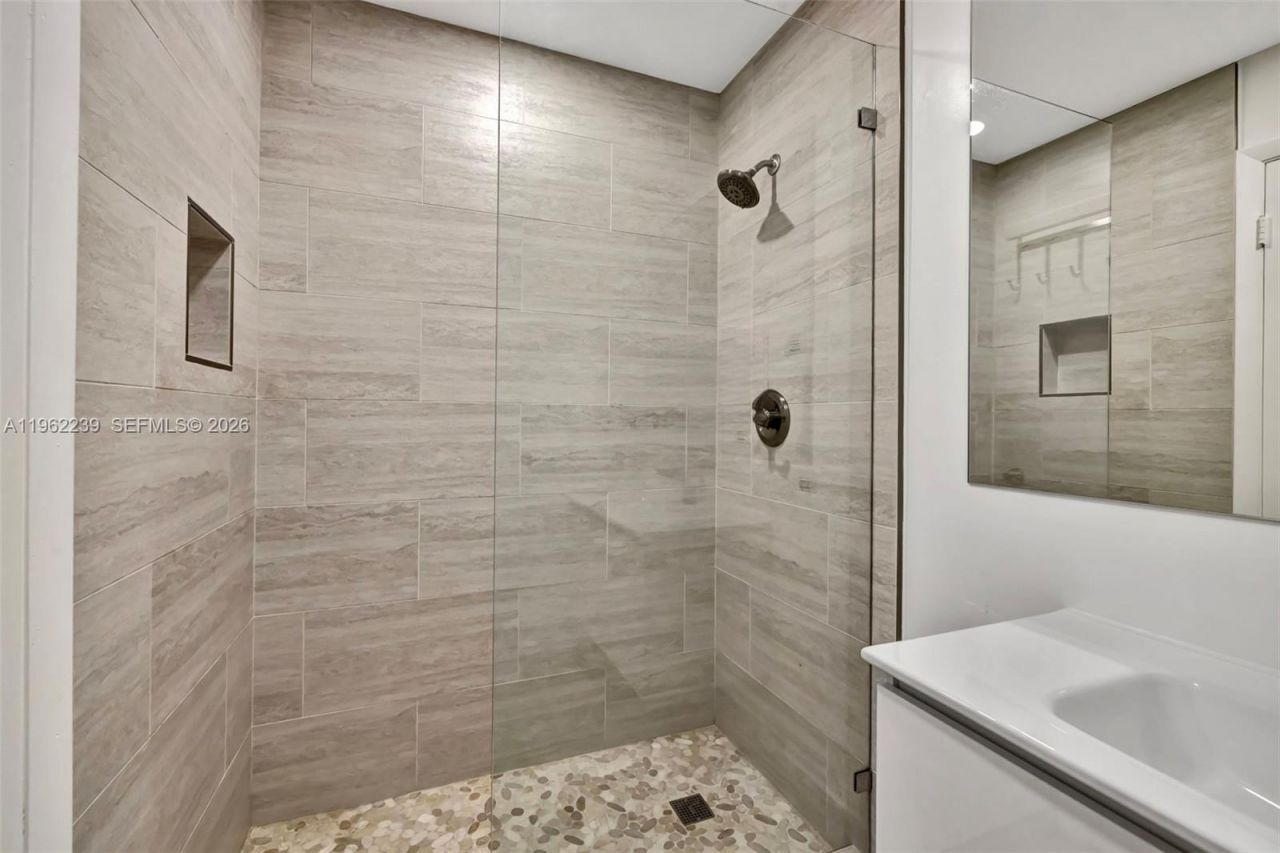 499 SE 13th St , Unit 7E, Fort Lauderdale, FL 33316 Photo