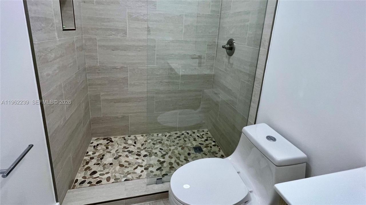 499 SE 13th St , Unit 7E, Fort Lauderdale, FL 33316 Photo