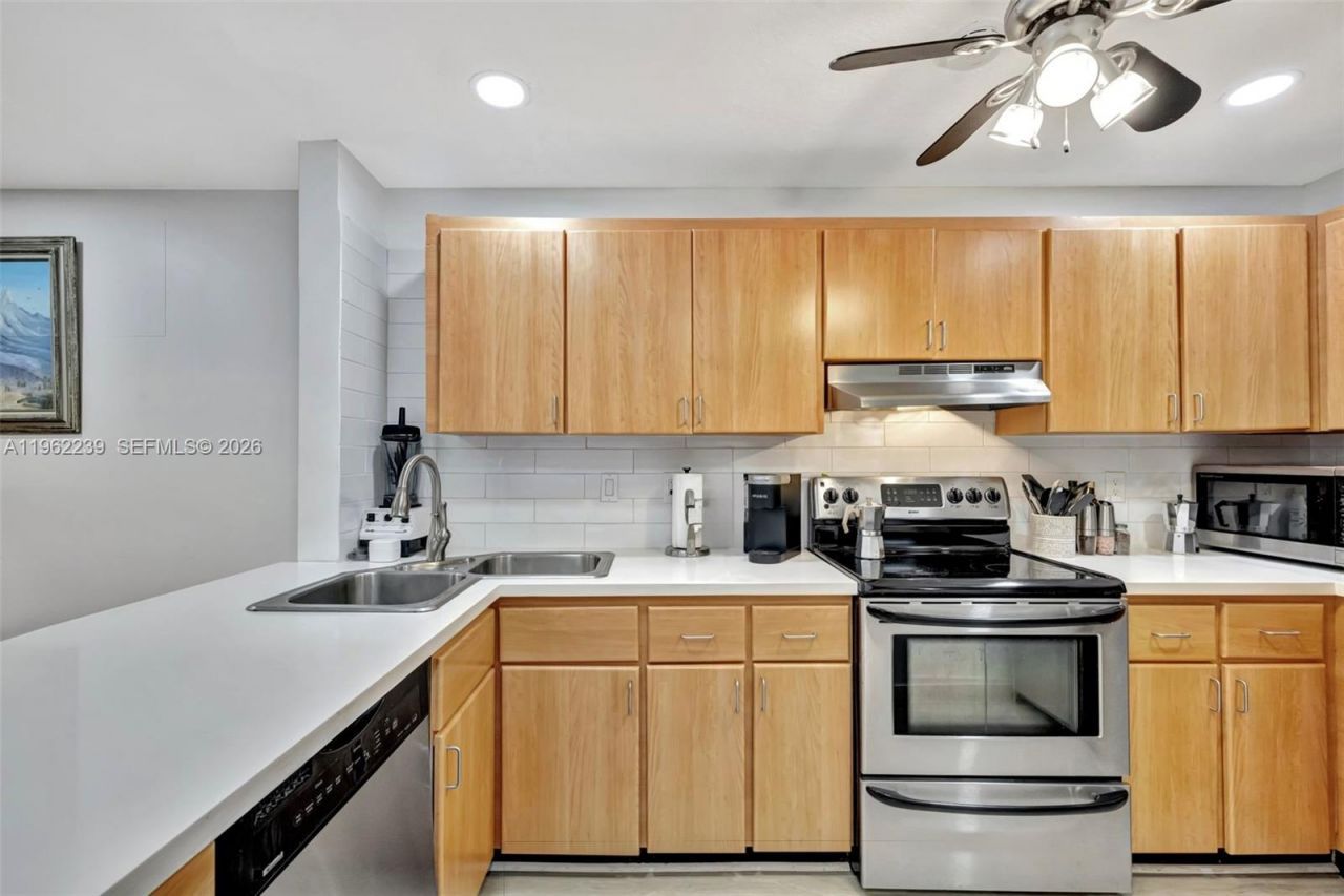 499 SE 13th St , Unit 7E, Fort Lauderdale, FL 33316 Photo