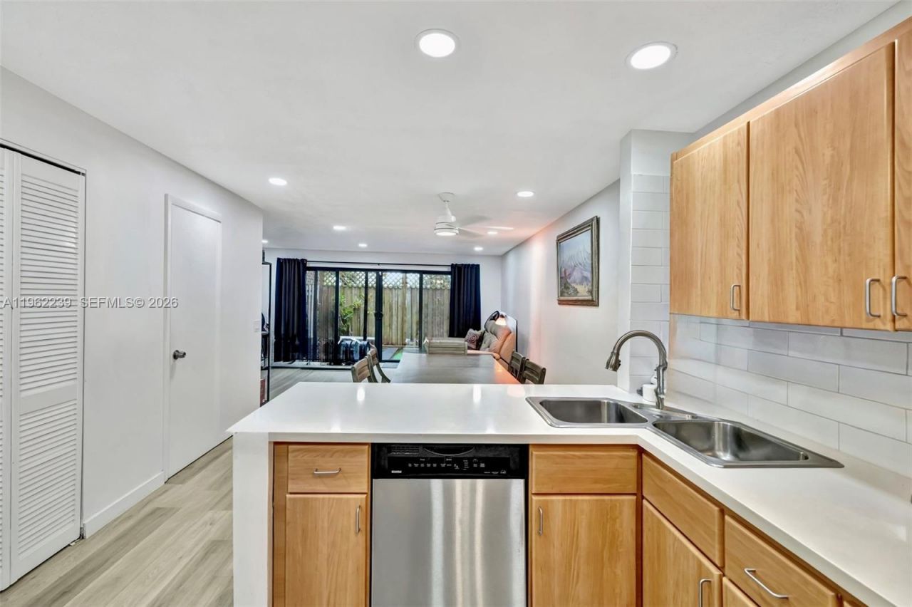 499 SE 13th St , Unit 7E, Fort Lauderdale, FL 33316 Photo