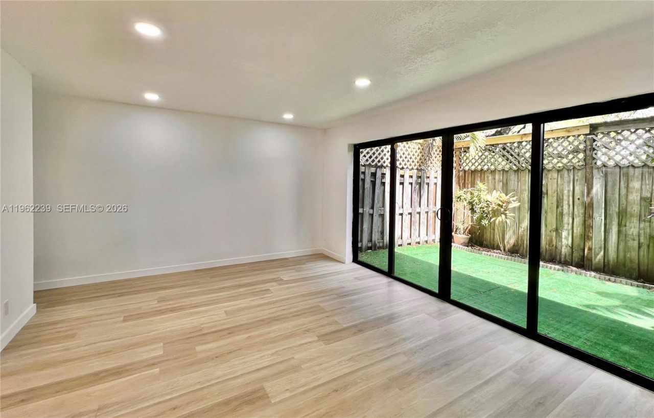 499 SE 13th St , Unit 7E, Fort Lauderdale, FL 33316 Photo