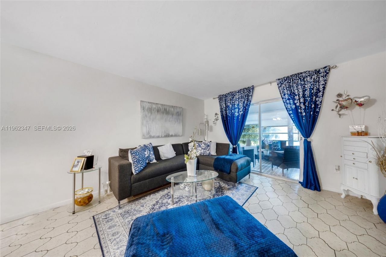 19051 NE 2nd Ave, Unit 1516, Miami, FL 33179 Photo