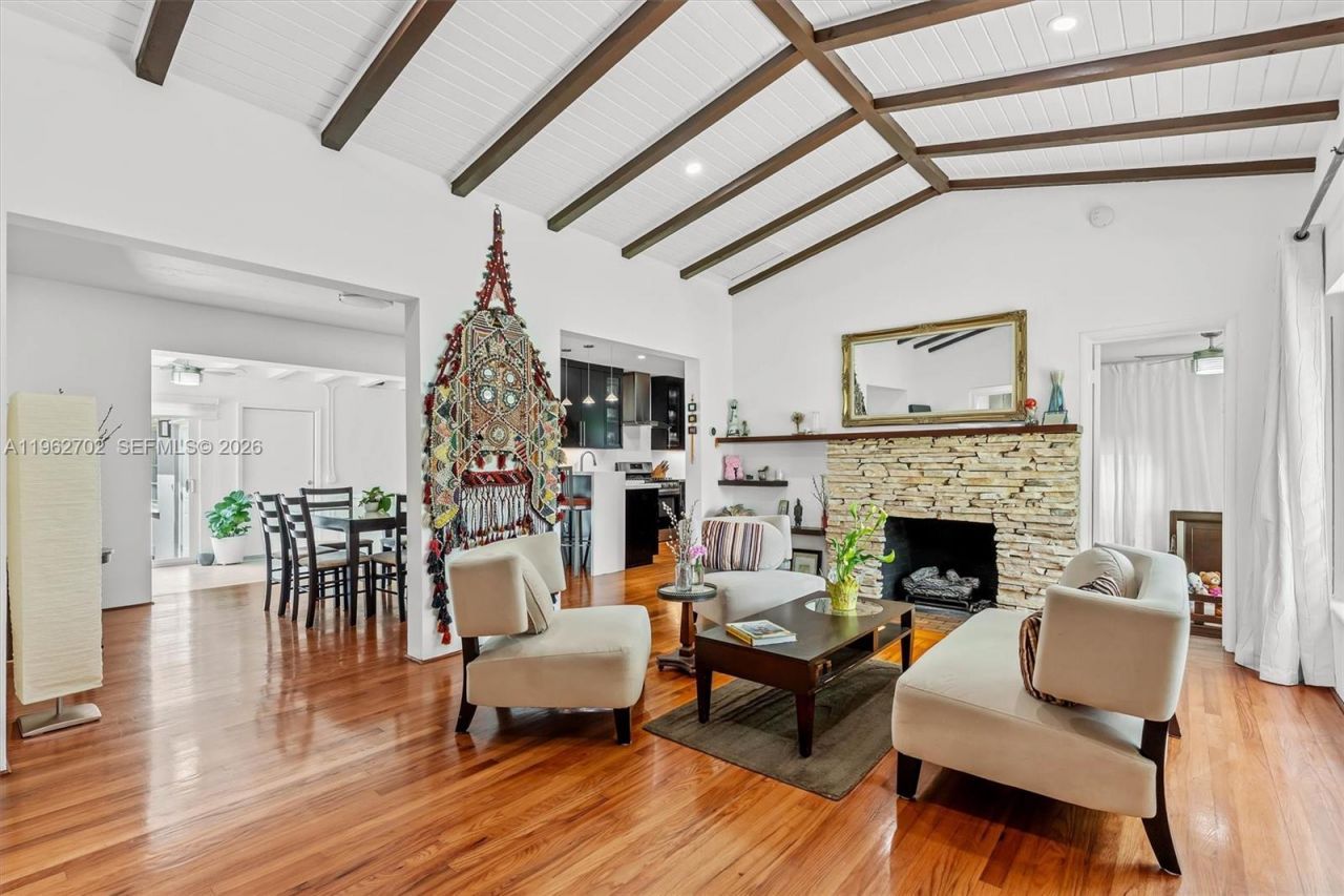 318 NE 105th St, Miami Shores, FL 33138 Main Photo