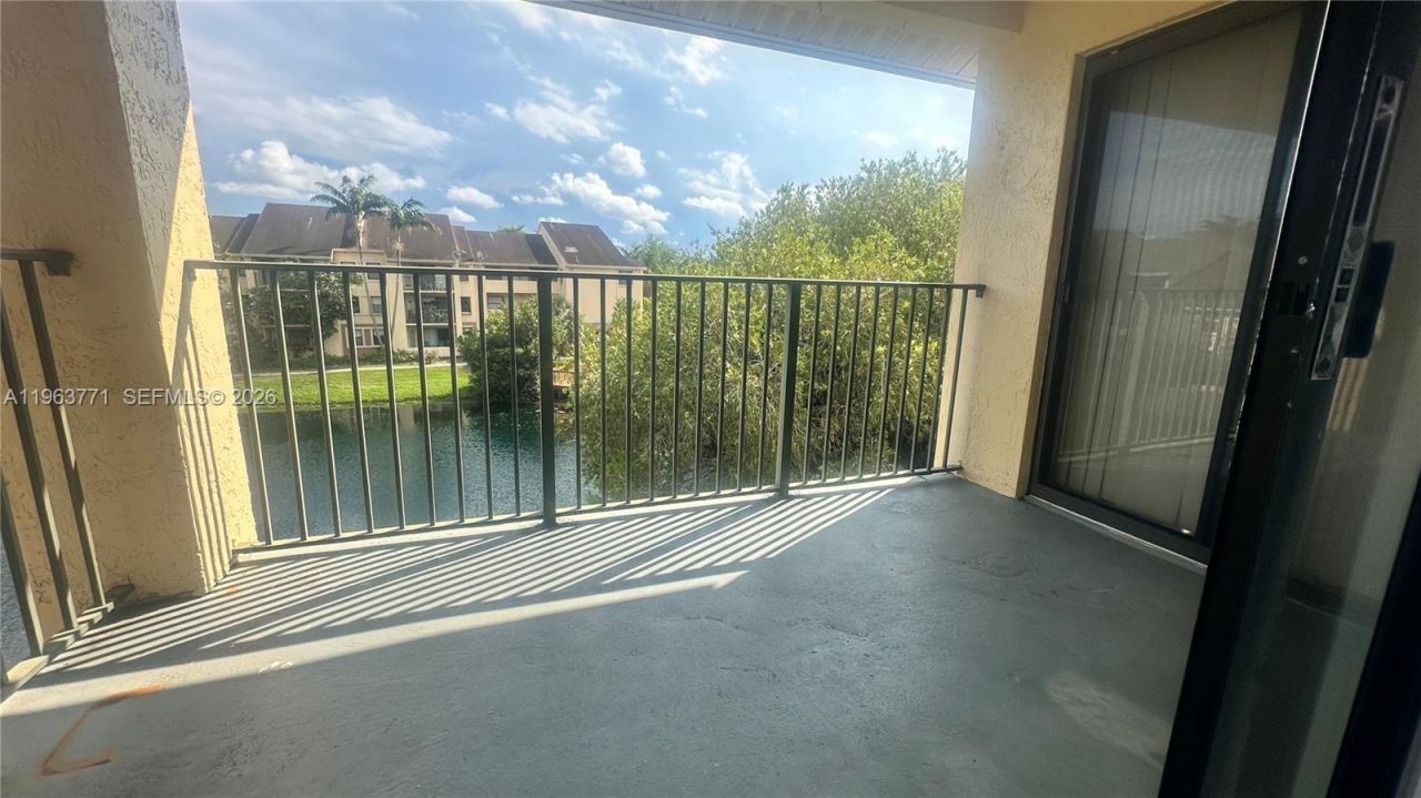 9999 Summerbreeze Dr, Unit 315, Sunrise, FL 33322 Photo