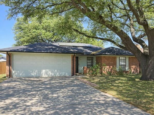 2820 Whitehurst Drive, Fort Worth, TX 76133