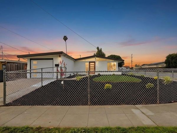 27707 27707 La Porte Ave, Hayward, CA 94545