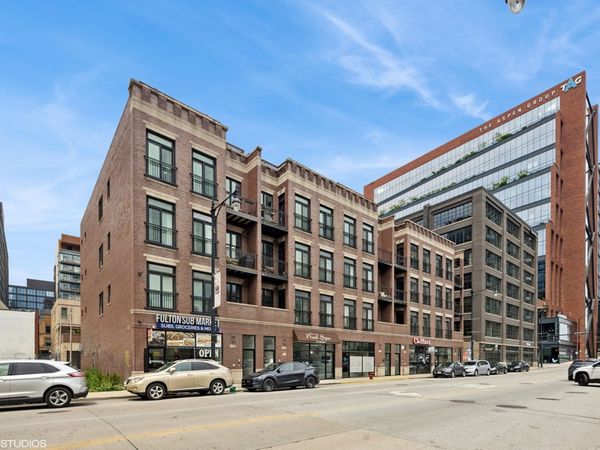 210 N Halsted Street, Unit 4, Chicago, IL 60661