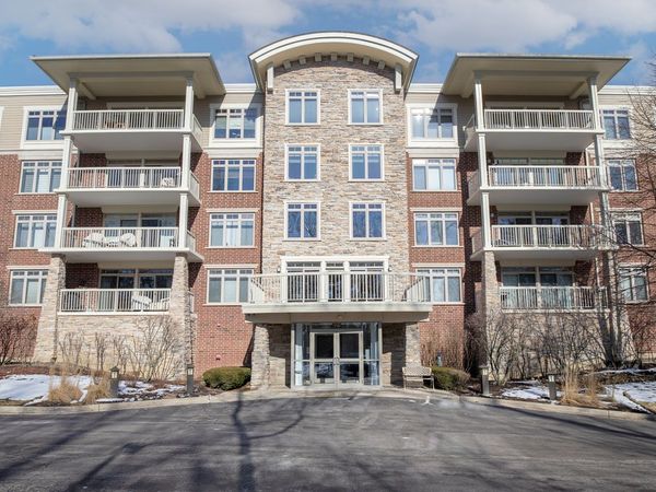 425 Benjamin Drive, Unit 403, Vernon Hills, IL 60061