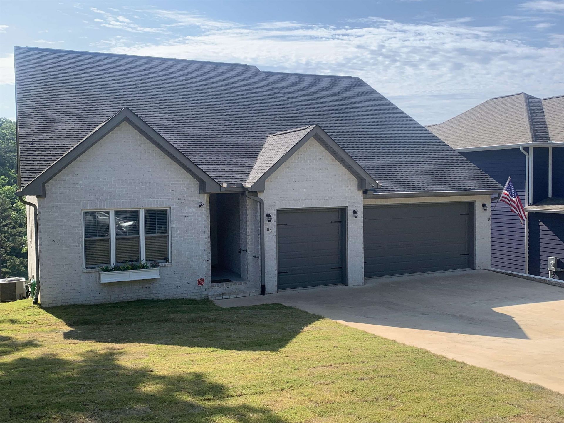 85 BREEZE PT SE Savannah, TN 38372