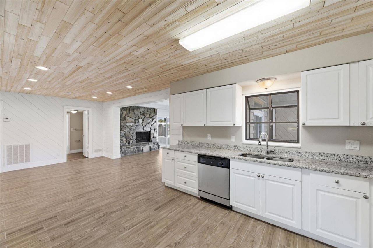 8461 Flagstone Drive, Tampa, FL 33615 Photo