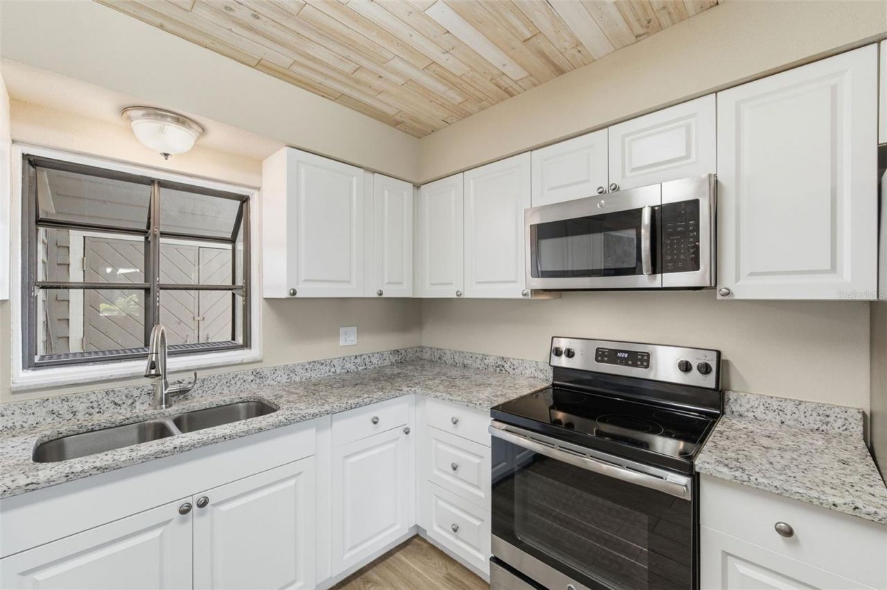 8461 Flagstone Drive, Tampa, FL 33615 Photo