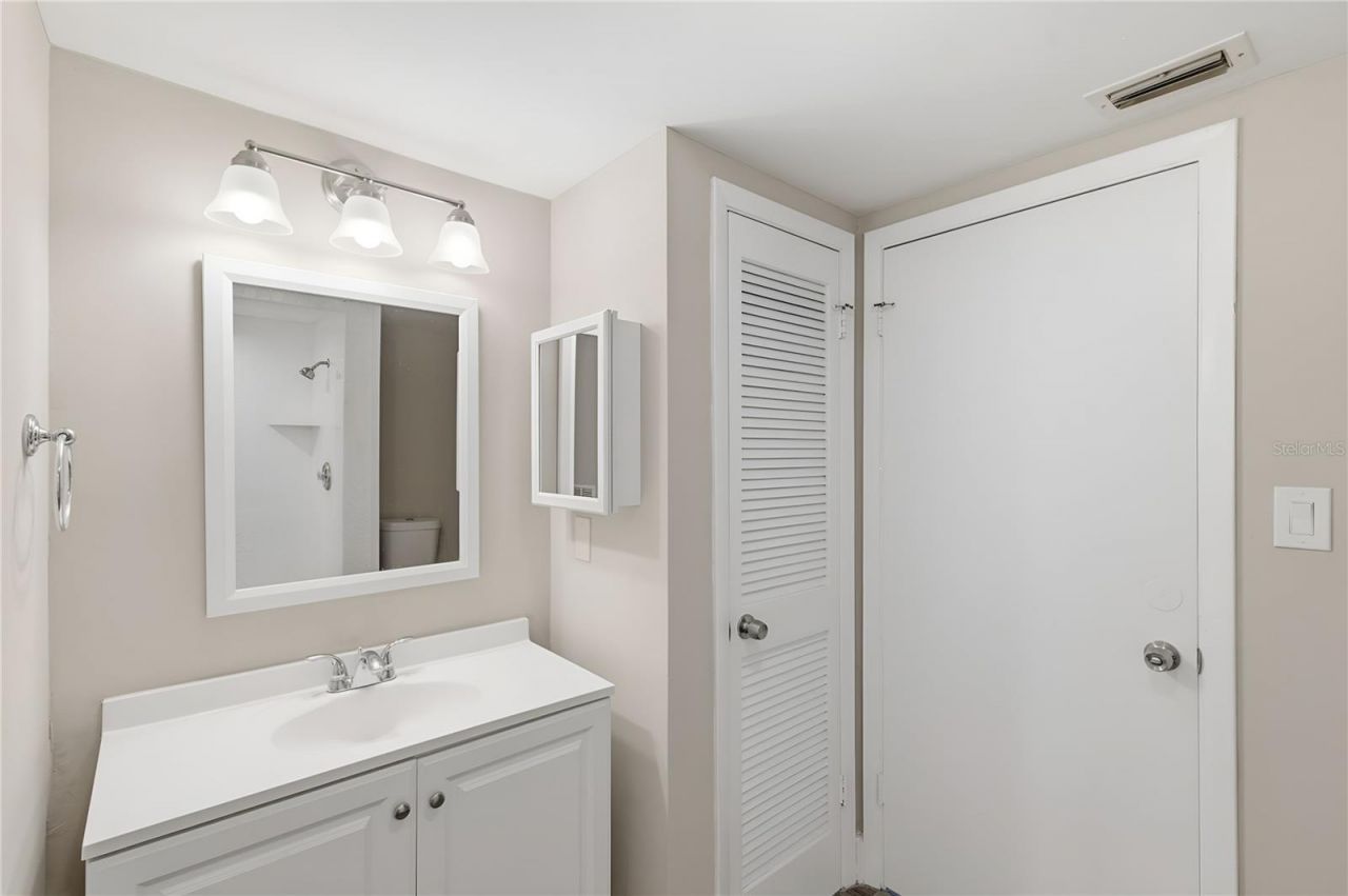 8461 Flagstone Drive, Tampa, FL 33615 Photo