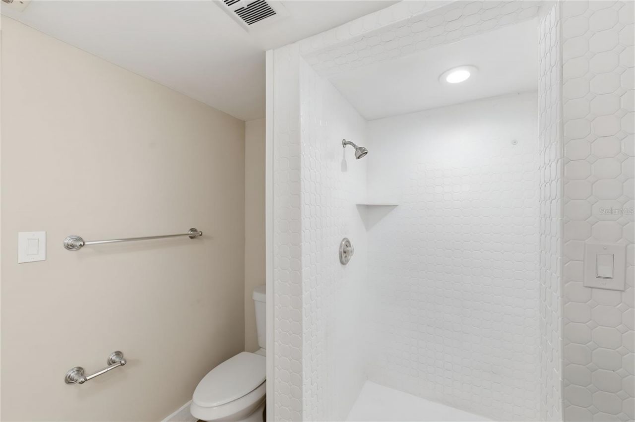8461 Flagstone Drive, Tampa, FL 33615 Photo