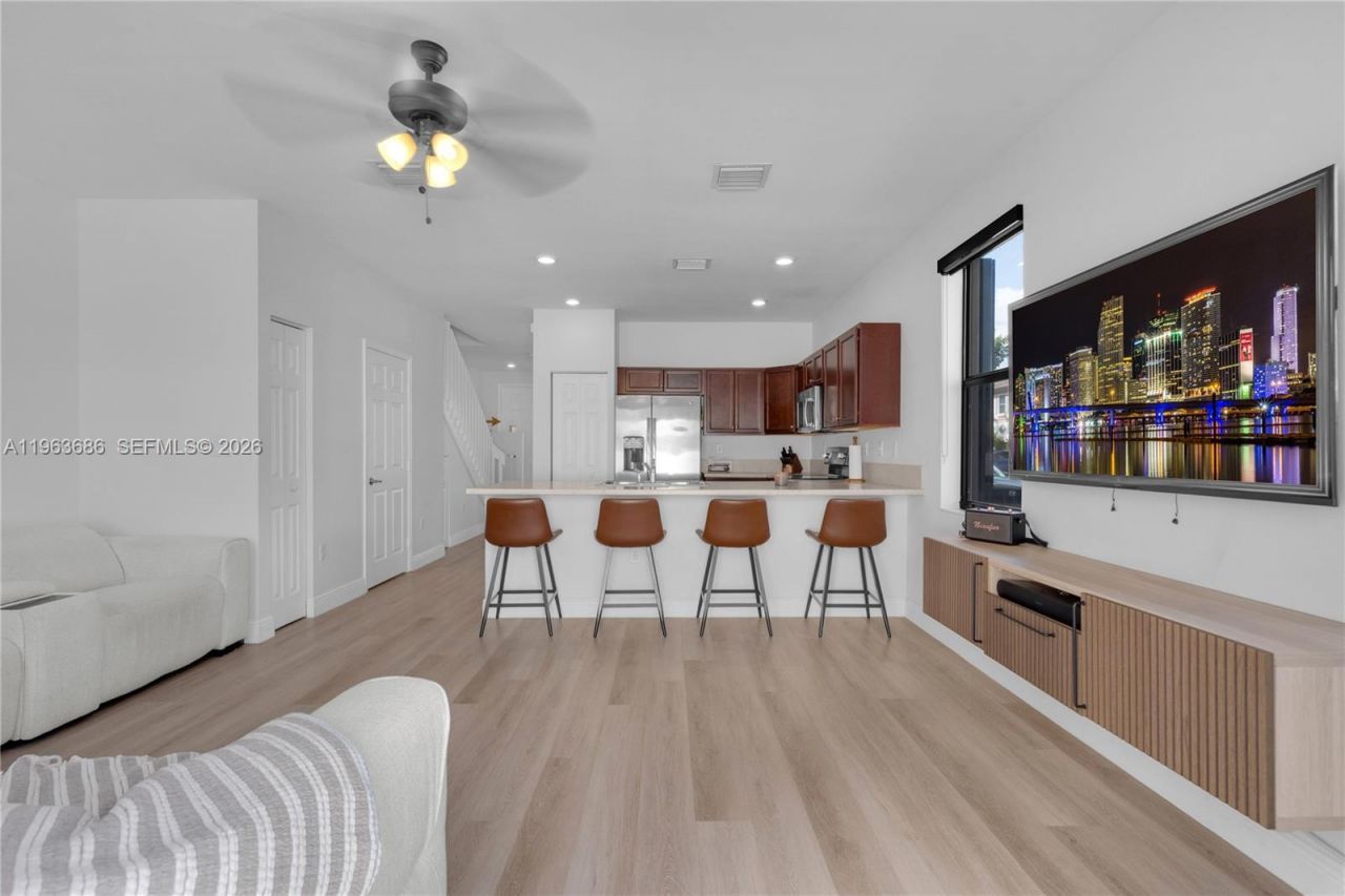 9393 W 33rd Way, Hialeah, FL 33018 Photo