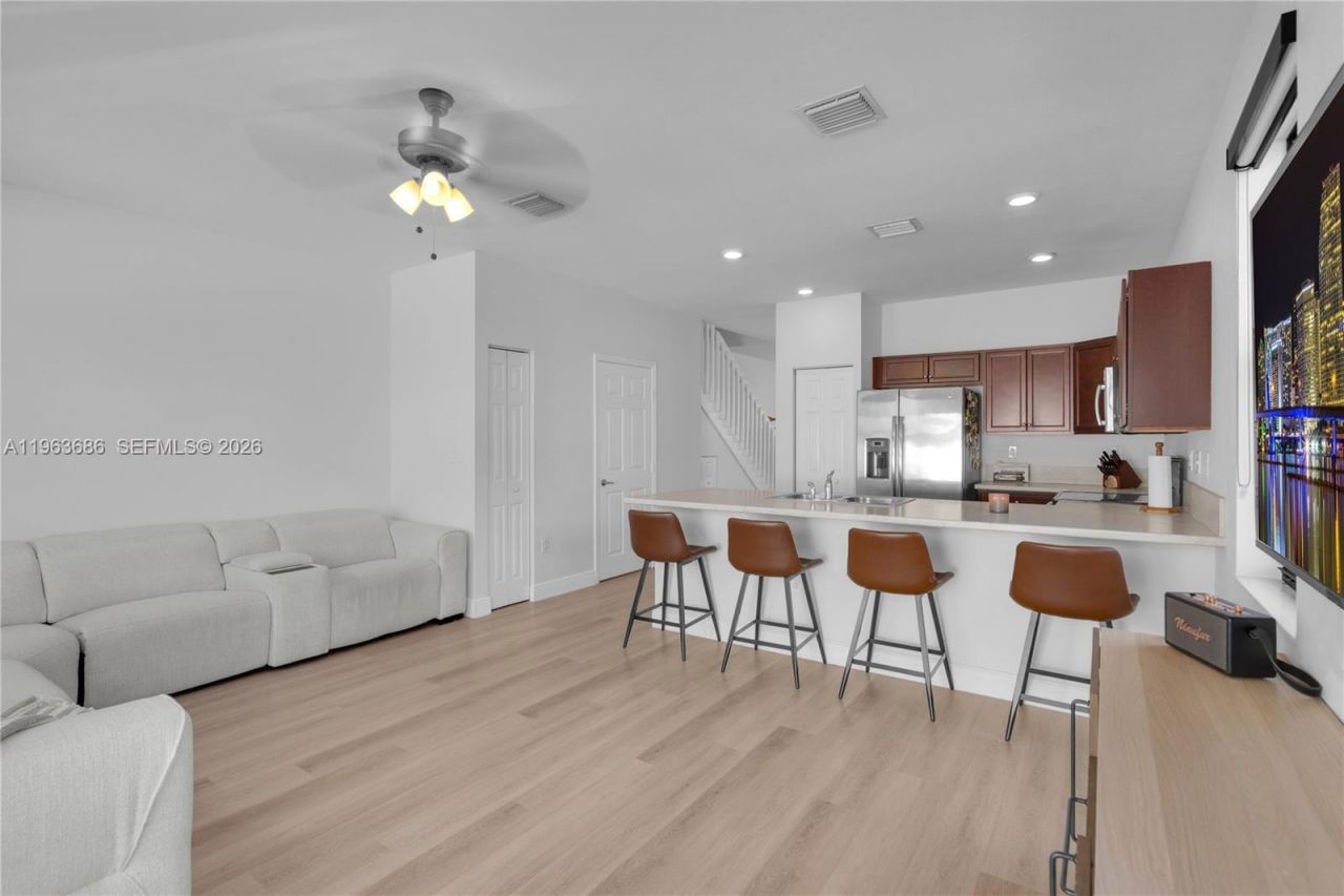 9393 W 33rd Way, Hialeah, FL 33018 Photo