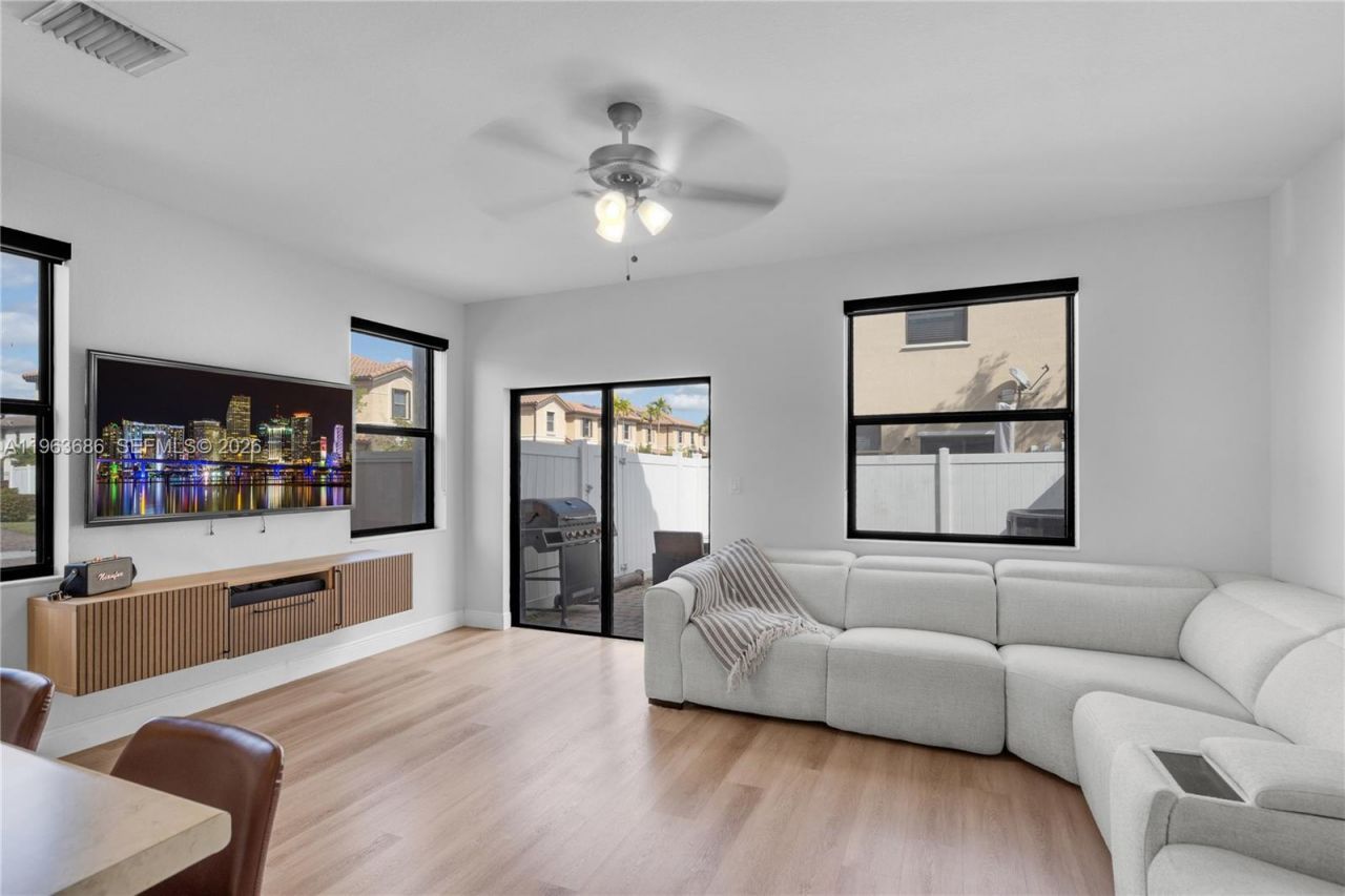 9393 W 33rd Way, Hialeah, FL 33018 Photo