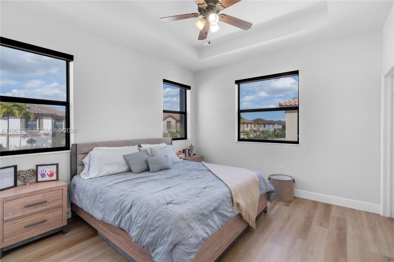 9393 W 33rd Way, Hialeah, FL 33018 Photo