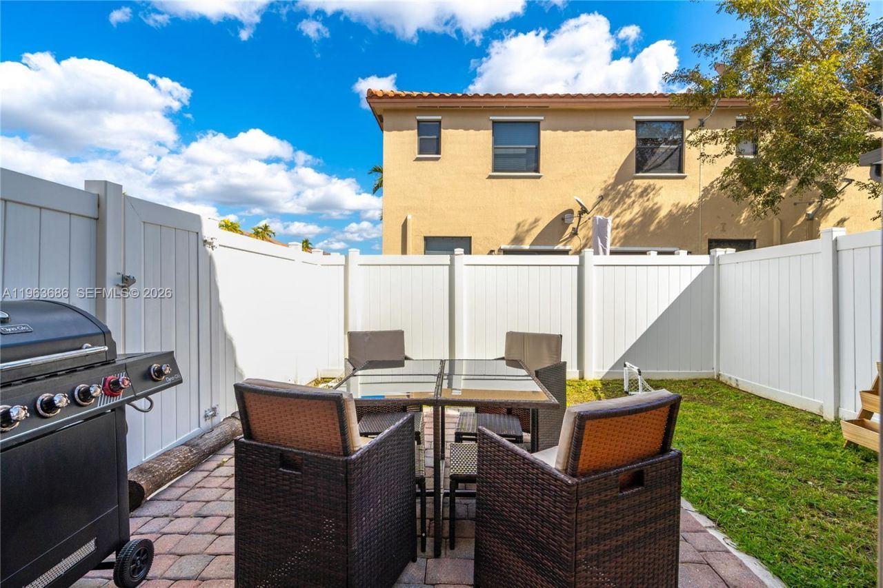 9393 W 33rd Way, Hialeah, FL 33018 Photo