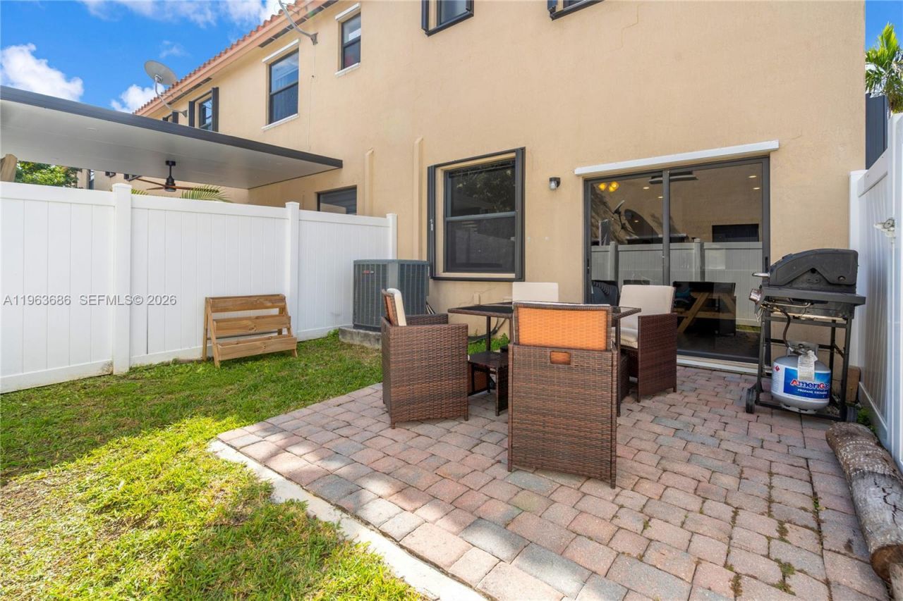 9393 W 33rd Way, Hialeah, FL 33018 Photo