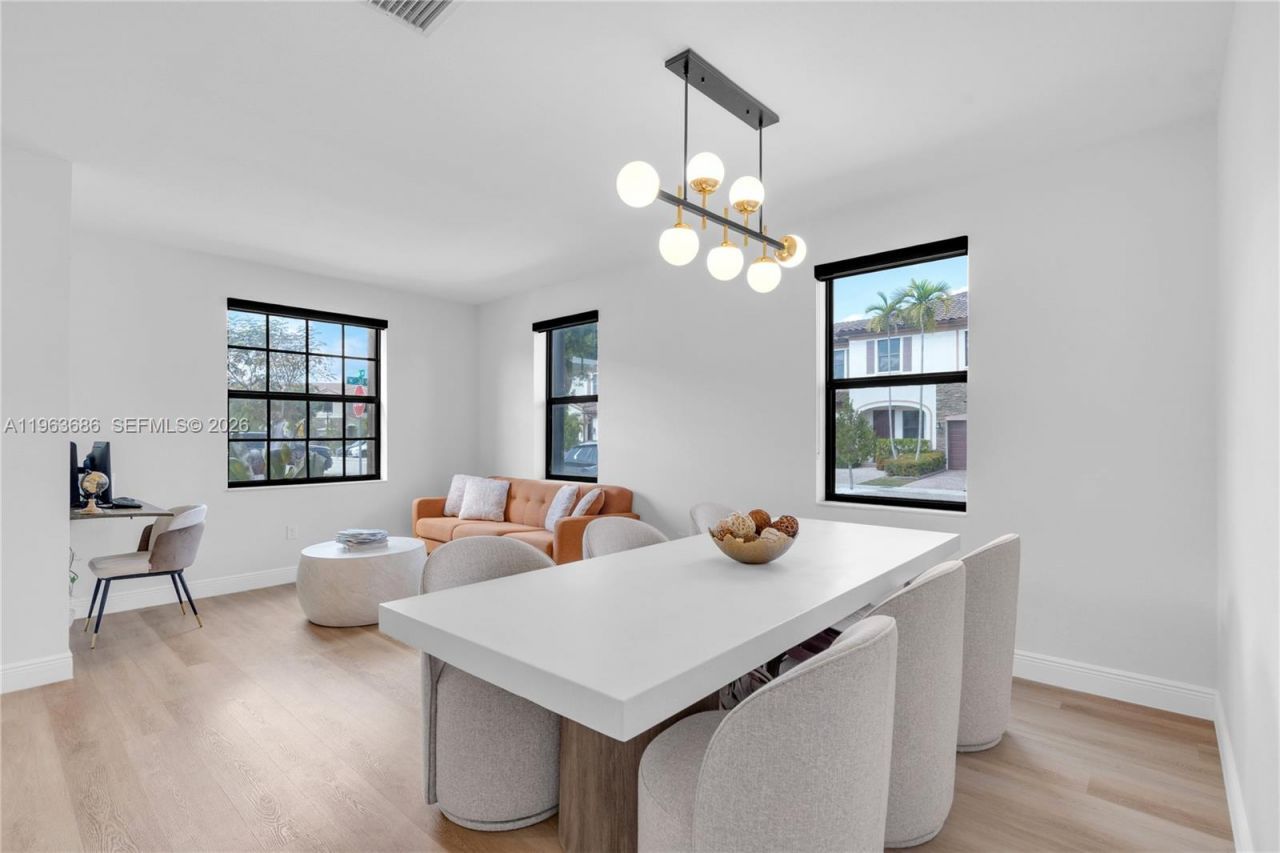 9393 W 33rd Way, Hialeah, FL 33018 Photo