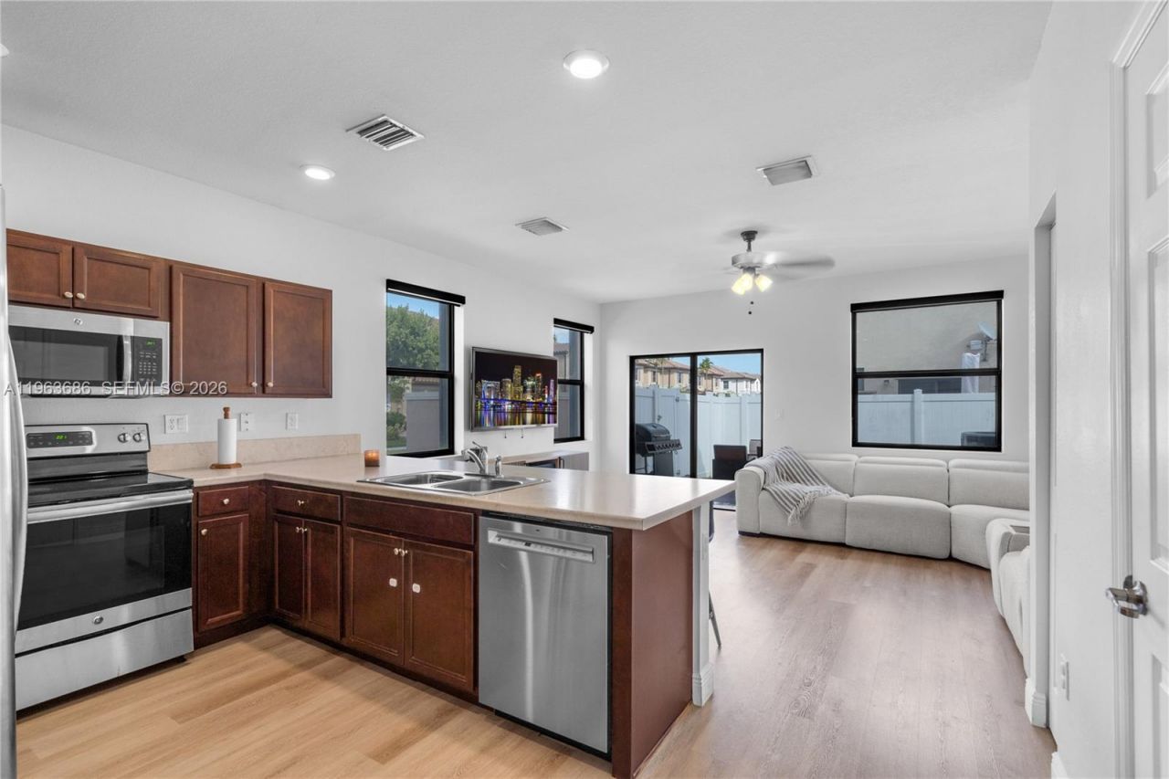 9393 W 33rd Way, Hialeah, FL 33018 Photo