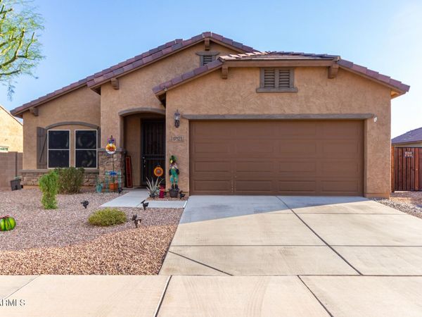 17523 W FETLOCK Trail, Surprise, AZ 85387