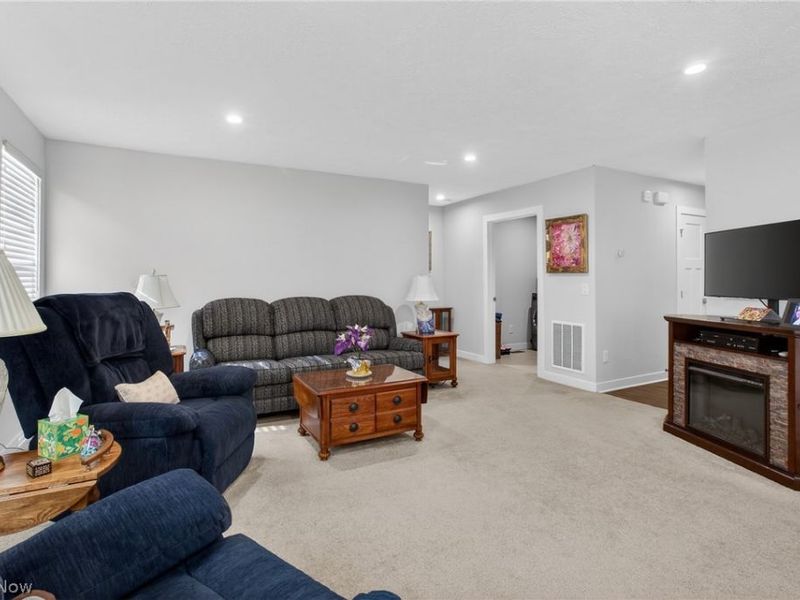 173 Eagle Circle, Amherst, OH 44001 Photo 12