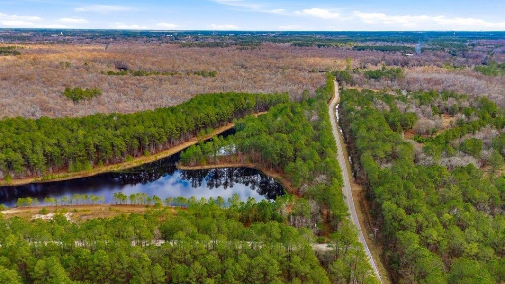 3566 Steamer Trace Rd. Photo 6