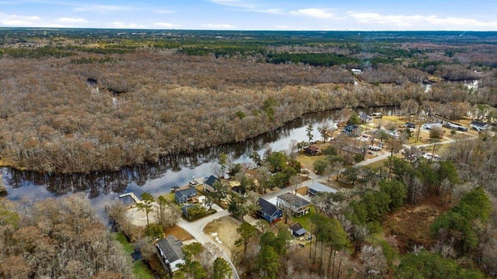 3566 Steamer Trace Rd. Photo 8