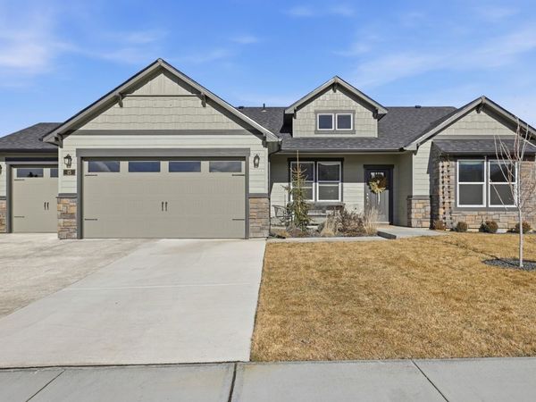 15 E E 12th St, Deer Park, WA 99006