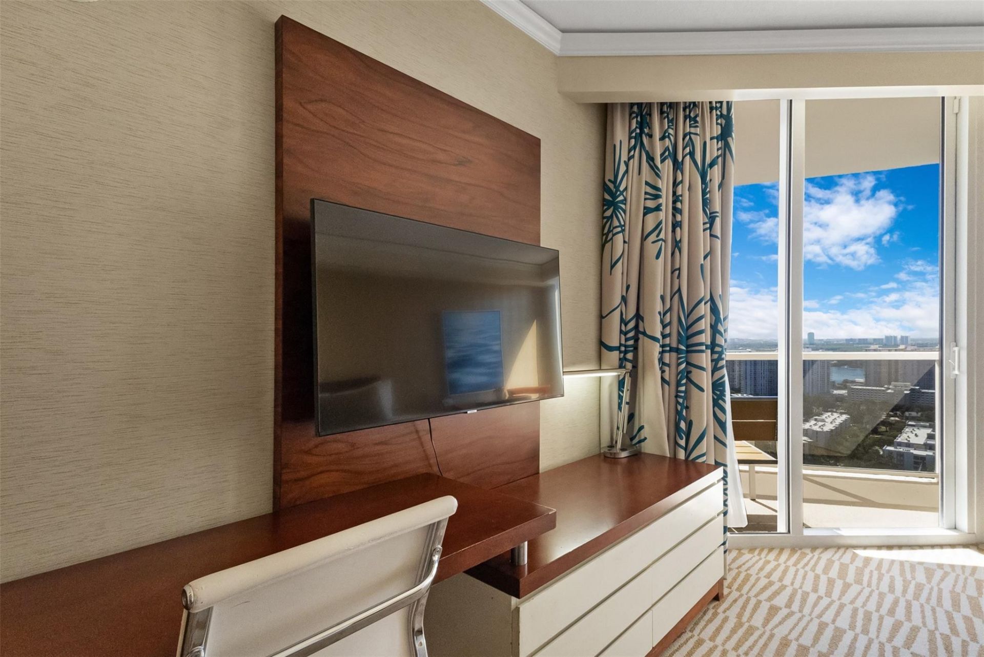 18001 Collins Avenue, Unit 2615, North Miami Beach, FL 33160 Photo