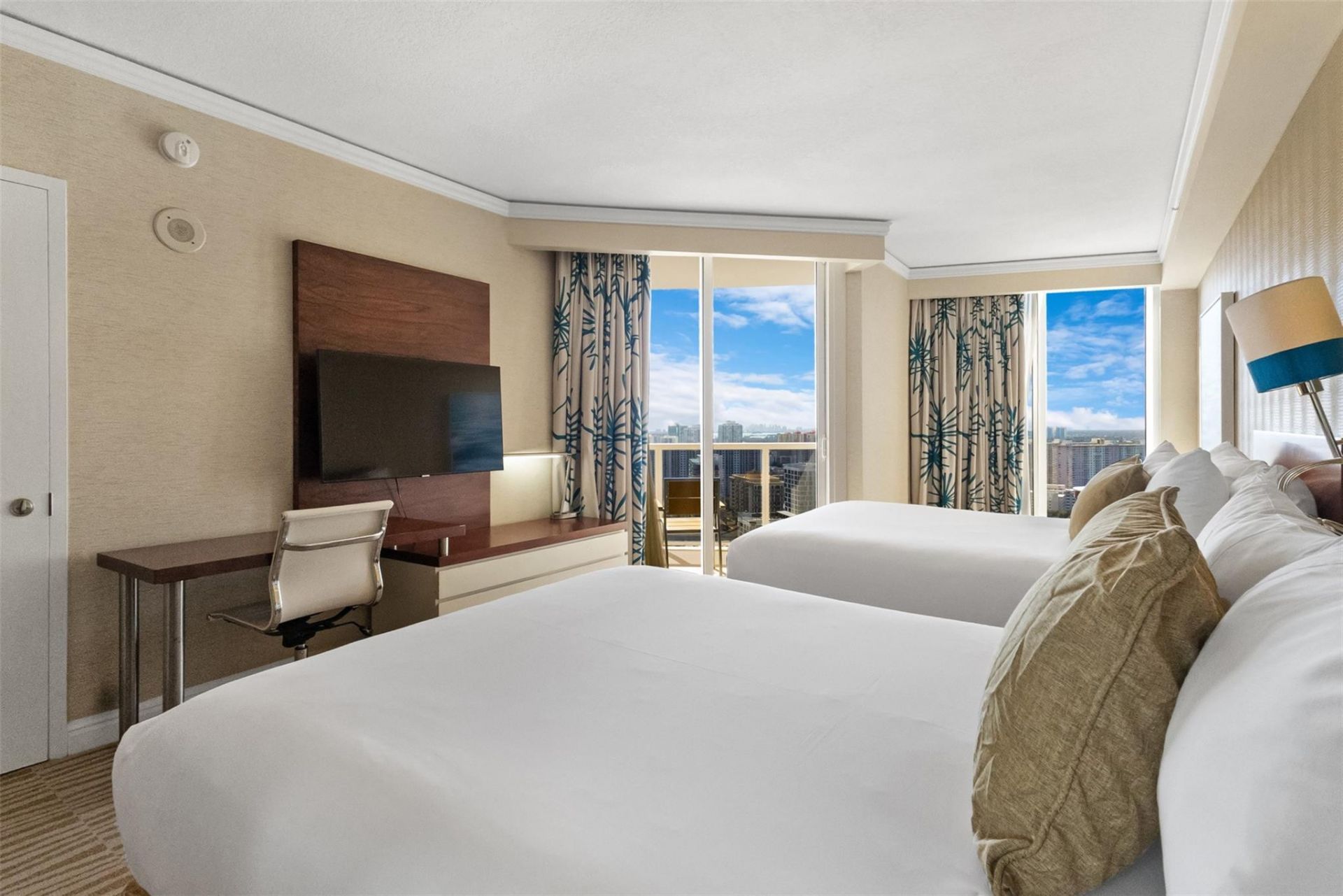 18001 Collins Avenue, Unit 2615, North Miami Beach, FL 33160 Photo