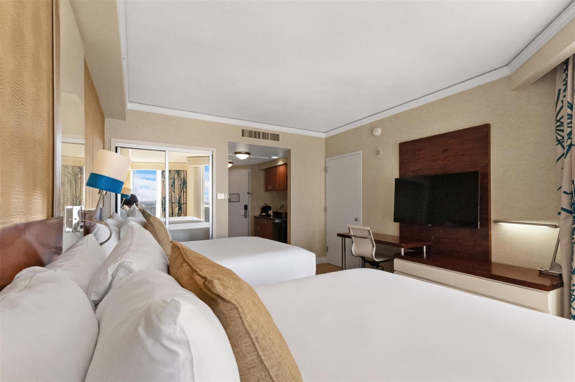 18001 Collins Avenue, Unit 2615, North Miami Beach, FL 33160 Photo