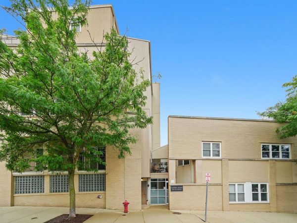 1834 Ridge Avenue, Unit 102, Evanston, IL 60201