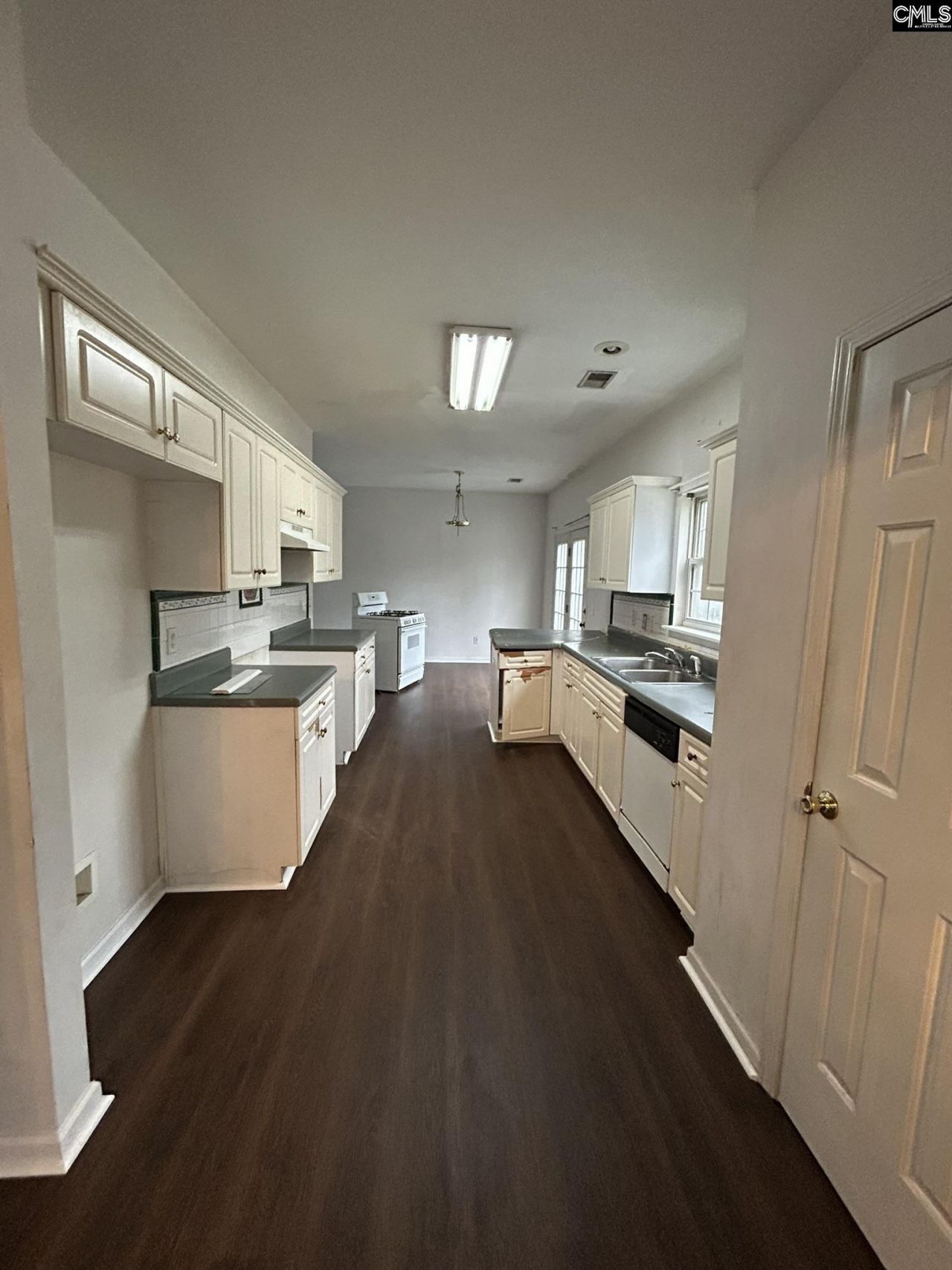 1273 Rockwood Road  Photo 5