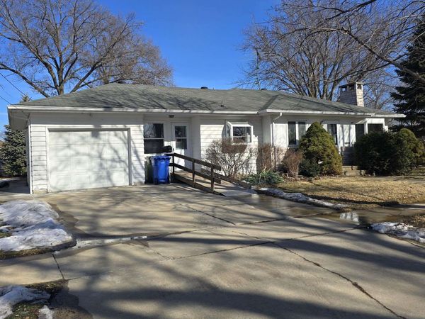 1705 Owen Street, Charles City, IA 50616