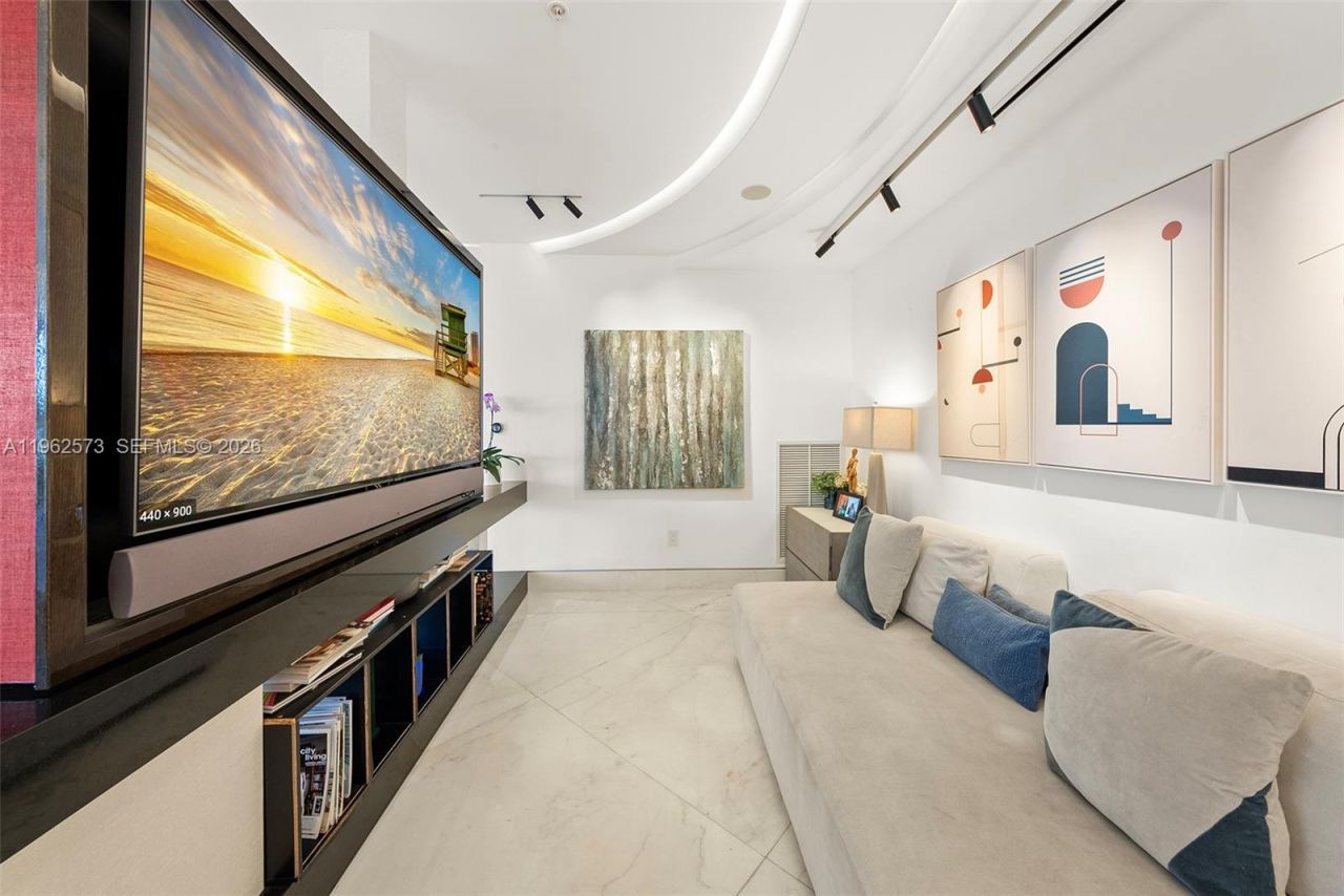 747 Crandon Blvd, Unit 409, Key Biscayne, FL 33149 Photo