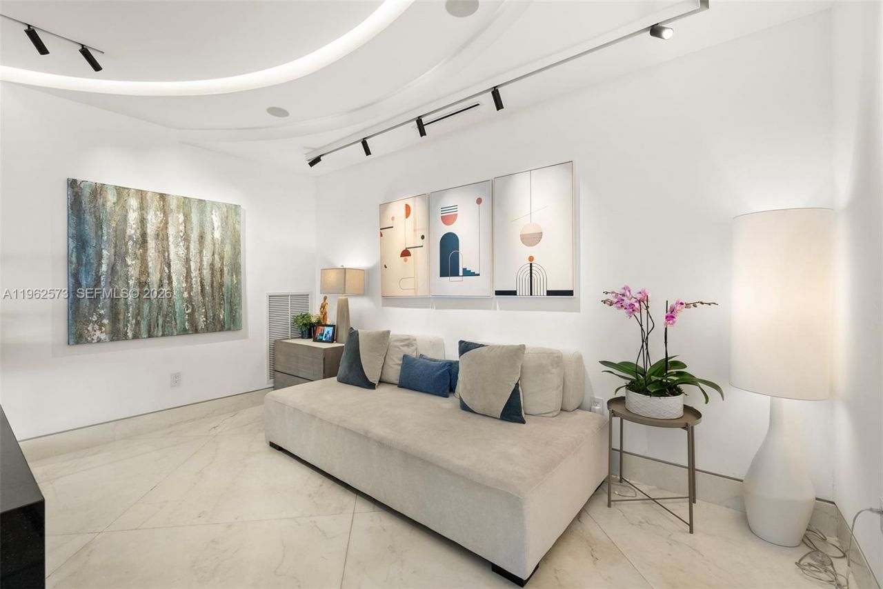 747 Crandon Blvd, Unit 409, Key Biscayne, FL 33149 Photo