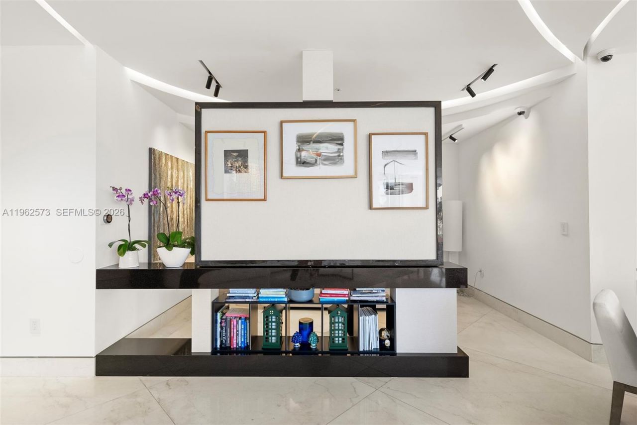 747 Crandon Blvd, Unit 409, Key Biscayne, FL 33149 Photo