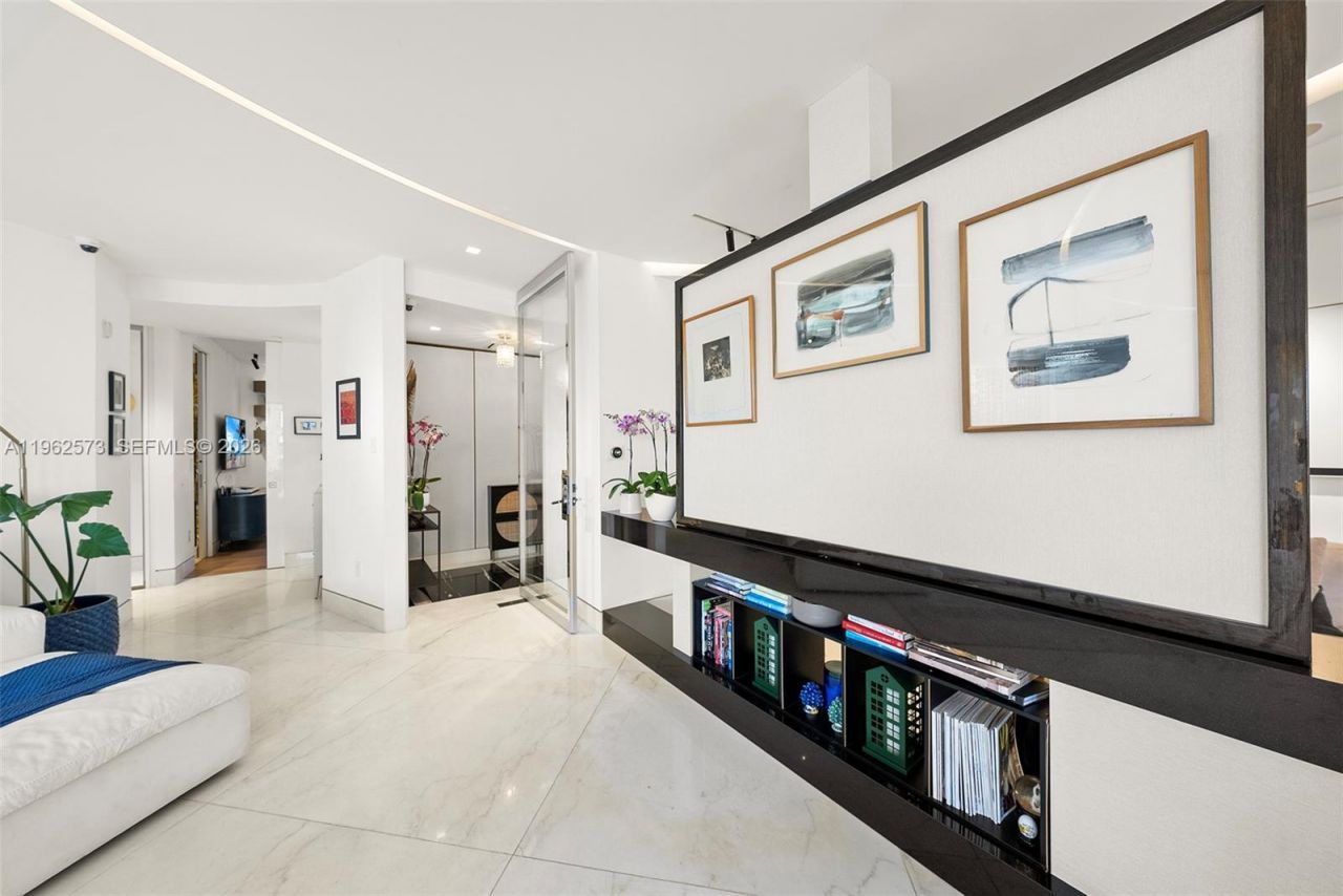 747 Crandon Blvd, Unit 409, Key Biscayne, FL 33149 Photo