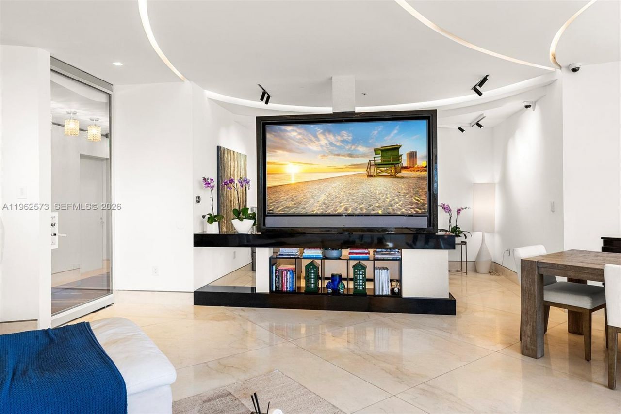 747 Crandon Blvd, Unit 409, Key Biscayne, FL 33149 Photo