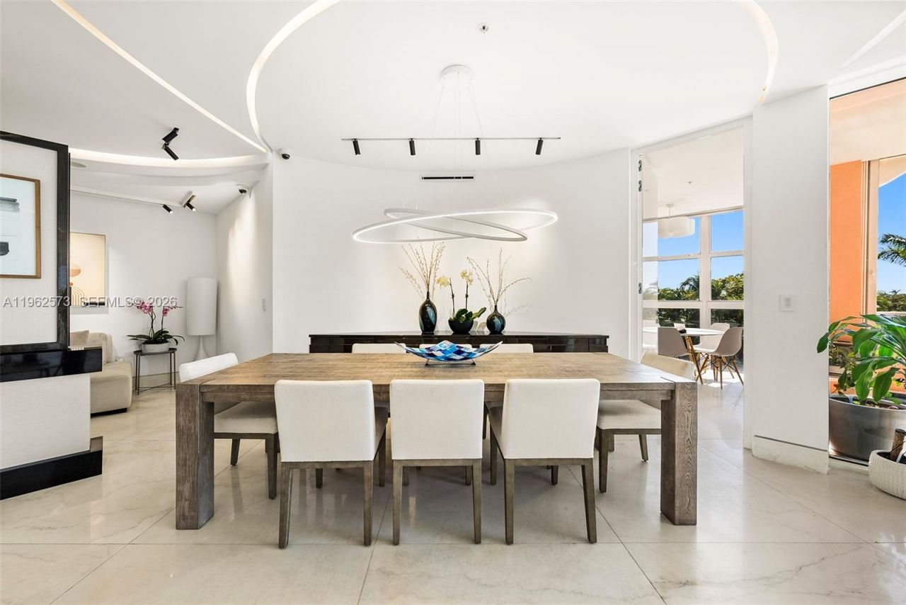 747 Crandon Blvd, Unit 409, Key Biscayne, FL 33149 Photo