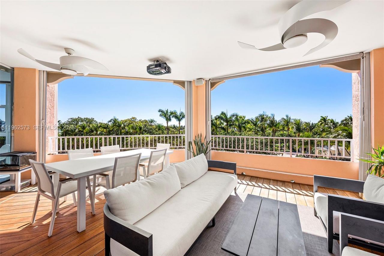 747 Crandon Blvd, Unit 409, Key Biscayne, FL 33149 Photo