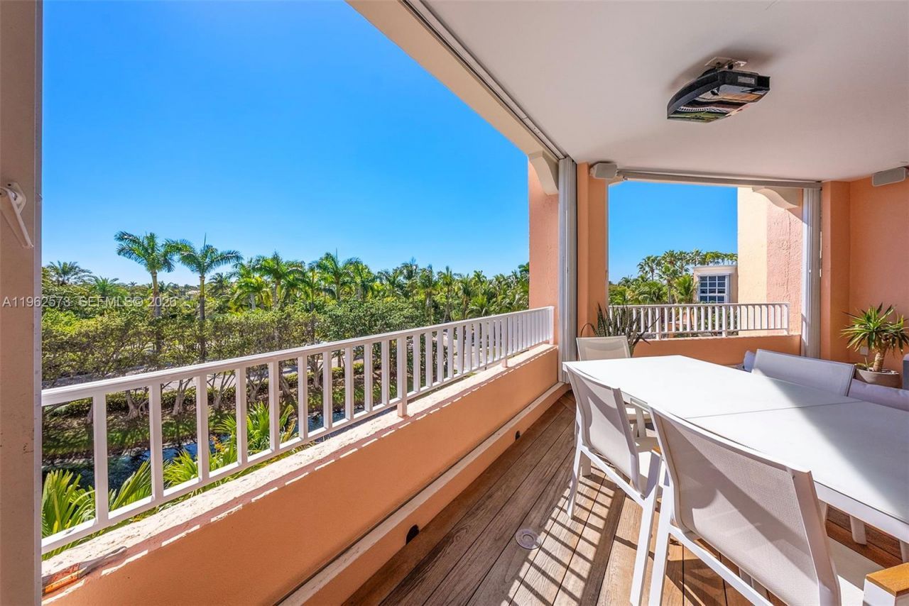 747 Crandon Blvd, Unit 409, Key Biscayne, FL 33149 Photo