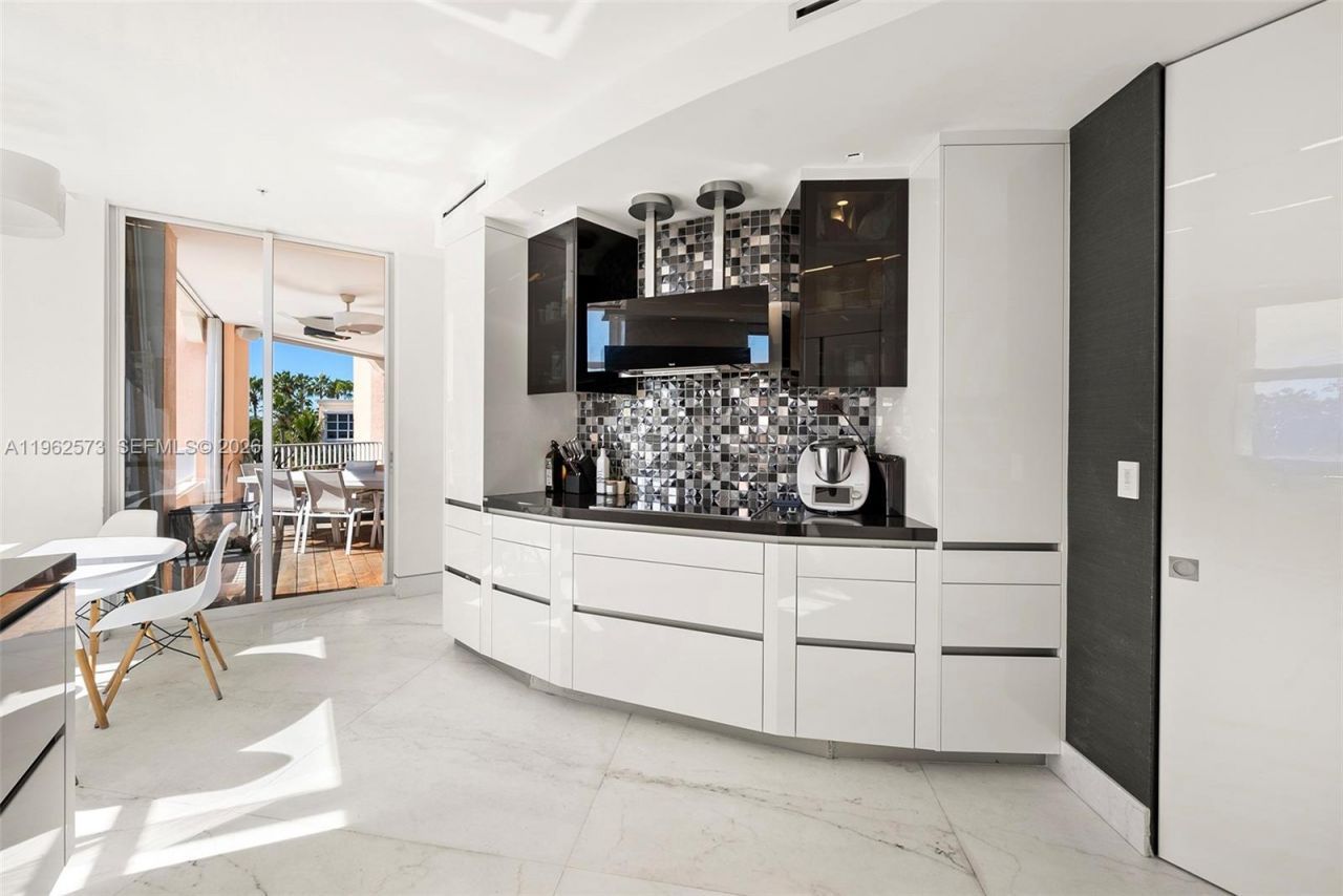 747 Crandon Blvd, Unit 409, Key Biscayne, FL 33149 Photo