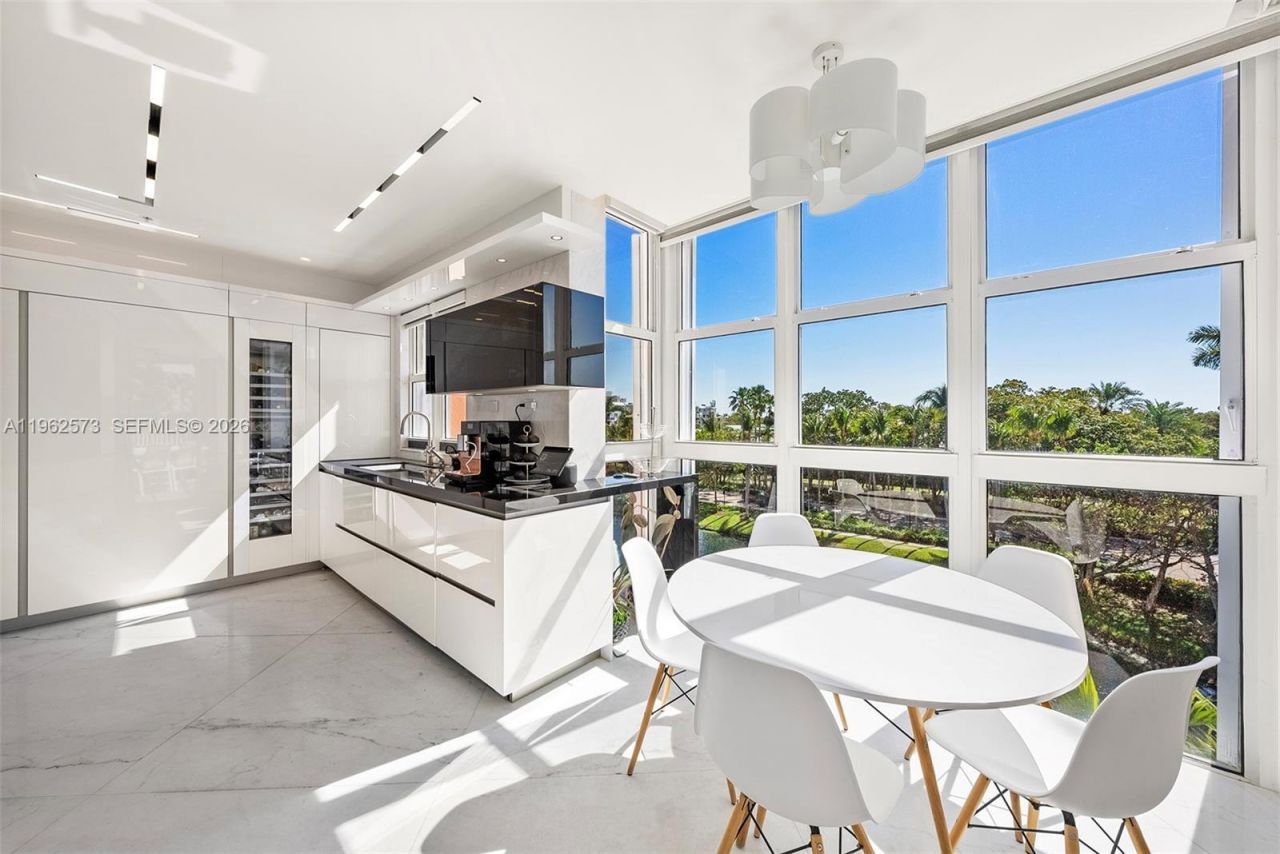 747 Crandon Blvd, Unit 409, Key Biscayne, FL 33149 Photo