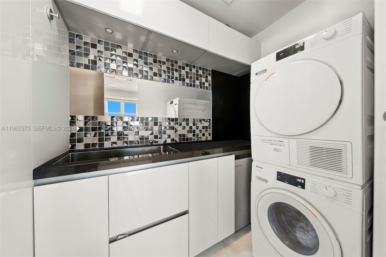 747 Crandon Blvd, Unit 409, Key Biscayne, FL 33149 Photo