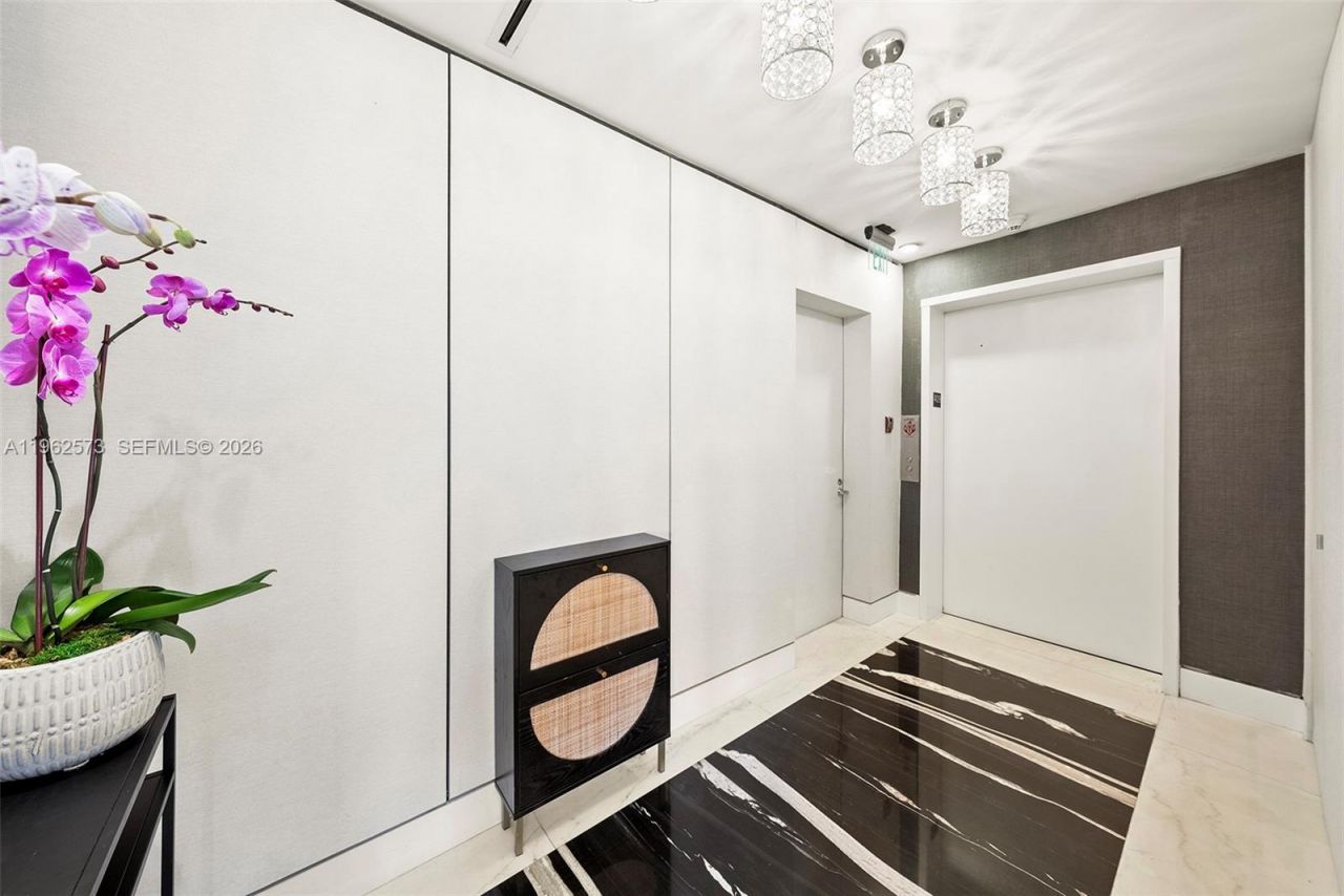 747 Crandon Blvd, Unit 409, Key Biscayne, FL 33149 Photo