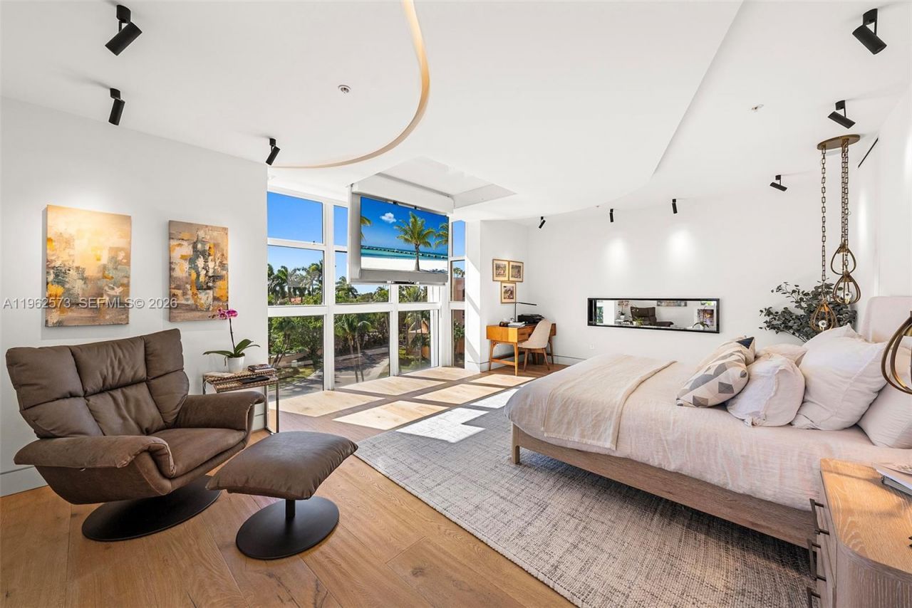 747 Crandon Blvd, Unit 409, Key Biscayne, FL 33149 Photo