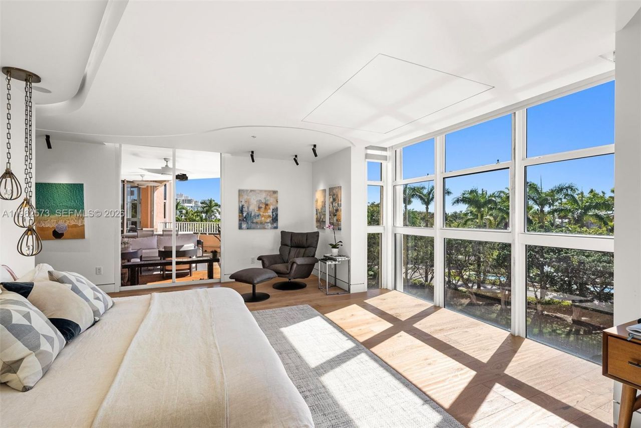 747 Crandon Blvd, Unit 409, Key Biscayne, FL 33149 Photo